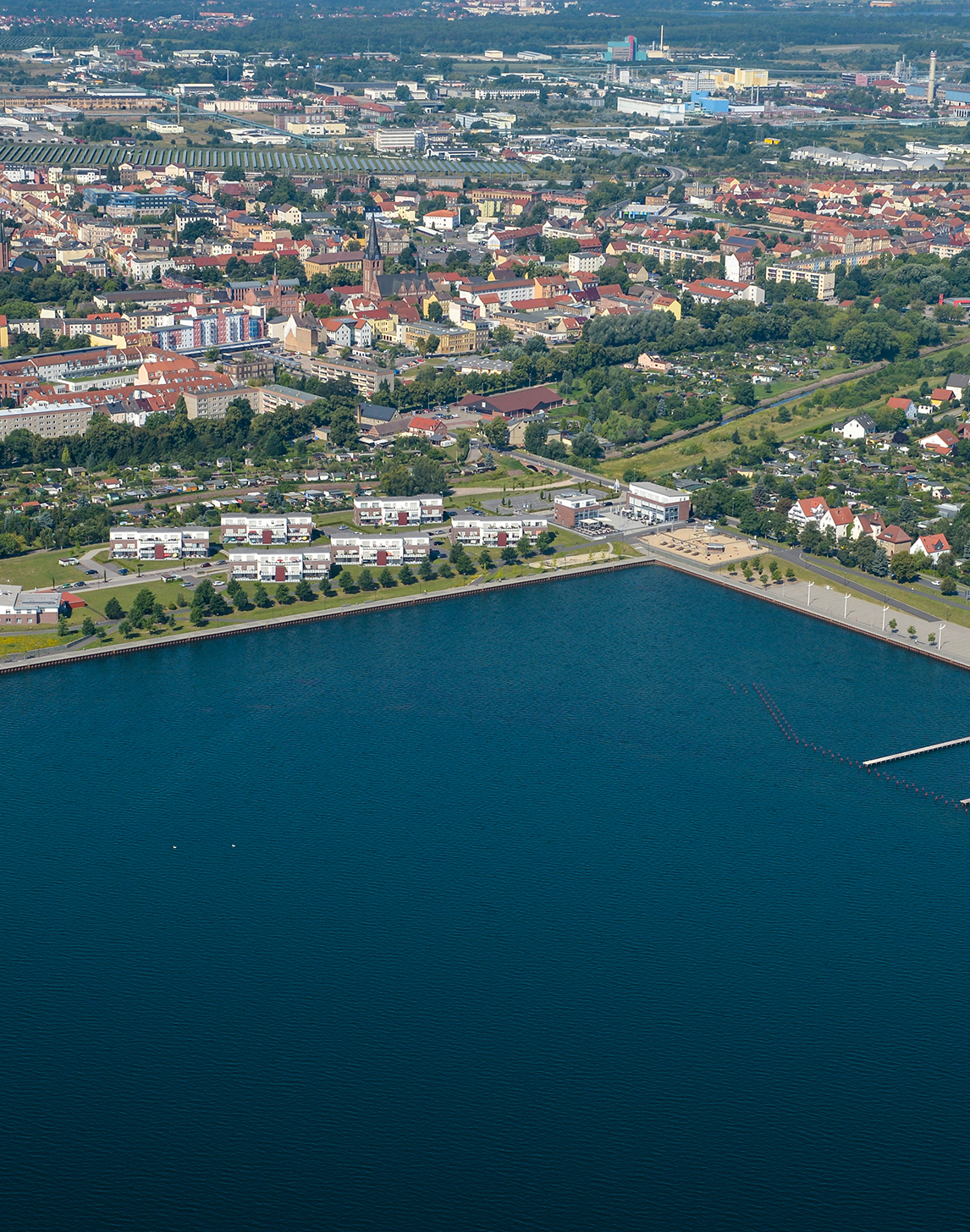 Luftbild des Goitzsche-See mit Blick auf Bitterfeld